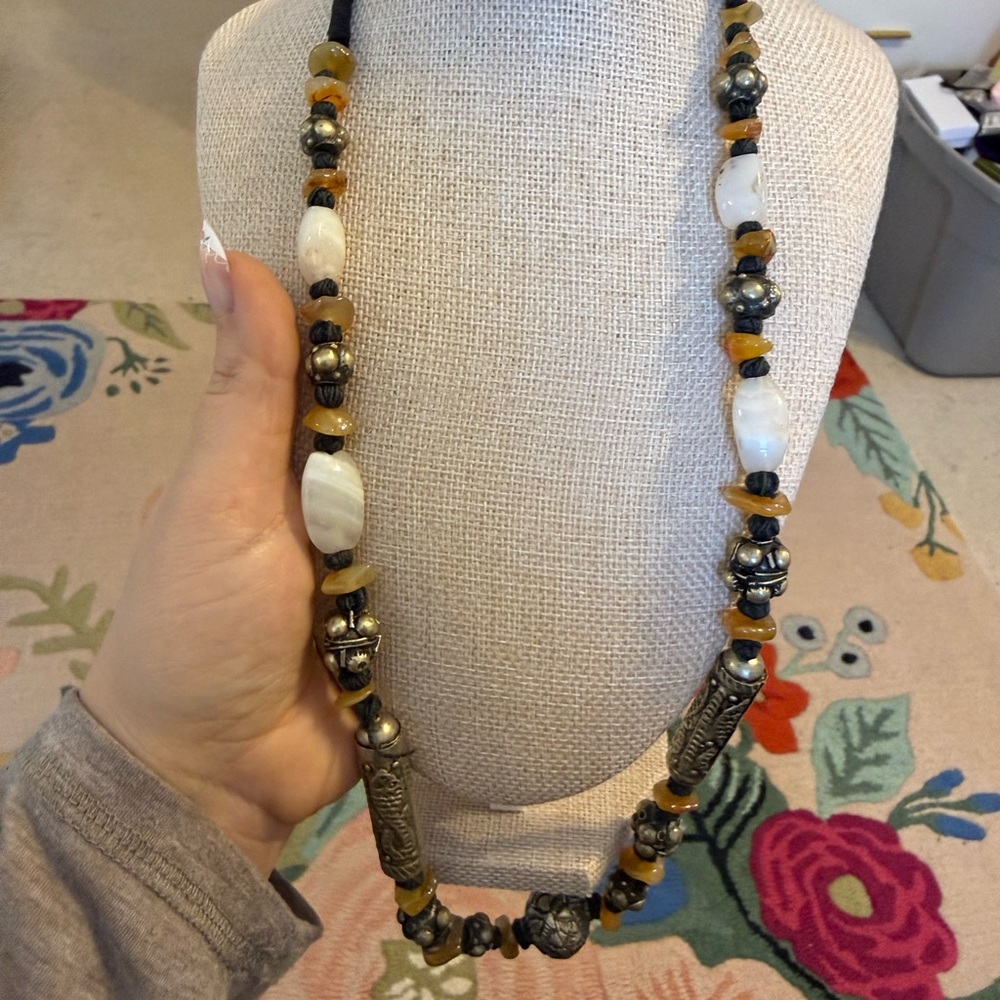 Elegant Beaded Necklace with Silver and‎ Gold Accents